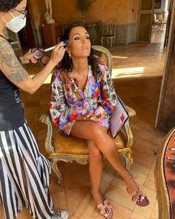 Caterina Balivo feet photo thumbnail