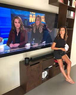 Caterina Balivo feet photo thumbnail