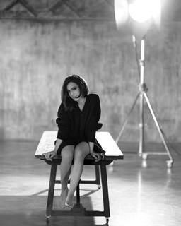 Caterina Balivo feet photo thumbnail