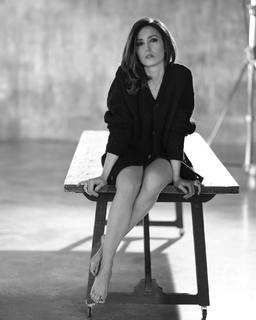Caterina Balivo feet photo thumbnail