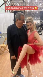Julianne Hough feet photo thumbnail