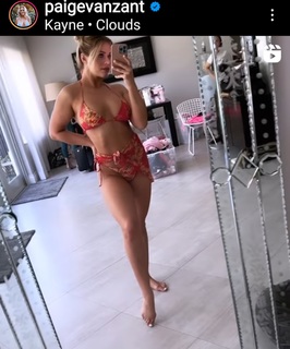 Paige VanZant feet photo thumbnail