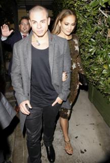 Jennifer Lopez feet photo thumbnail