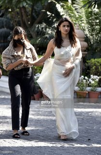 Alia Bhatt feet photo thumbnail