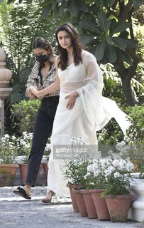 Alia Bhatt feet photo thumbnail