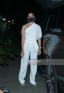 Alia Bhatt feet photo thumbnail