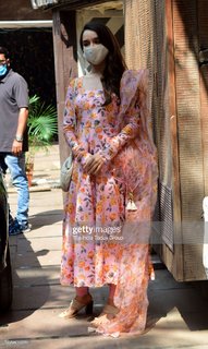 Shraddha Kapoor feet photo thumbnail