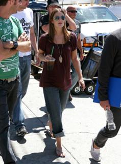Drew Barrymore feet photo thumbnail