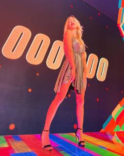 Nicole Neumann feet photo thumbnail