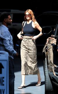 Kendall Jenner feet photo thumbnail