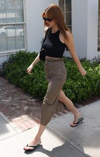 Kendall Jenner feet photo thumbnail