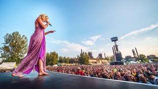 Joss Stone feet photo thumbnail