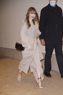 Lily Collins feet photo thumbnail