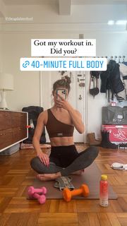 Nina Agdal feet photo thumbnail