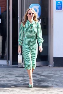 Amanda Holden feet photo thumbnail