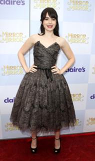 Lily Collins feet photo thumbnail