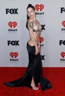 Halsey feet photo thumbnail