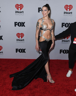 Halsey feet photo thumbnail