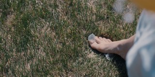 Anne Hathaway feet photo thumbnail