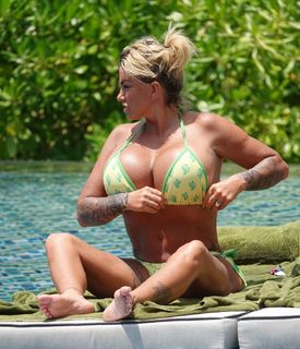 Katie Price feet photo thumbnail