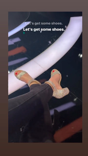 Angela Kinsey feet photo thumbnail