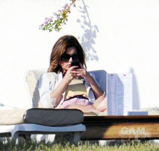 Cheryl feet photo thumbnail