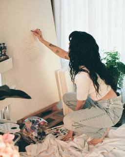 Halsey feet photo thumbnail