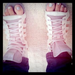 JoJo feet photo thumbnail