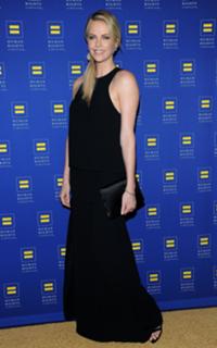 Charlize Theron feet photo thumbnail