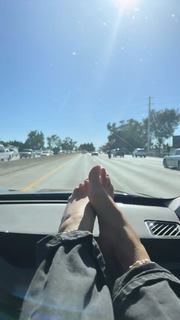 Rita Ora feet photo thumbnail