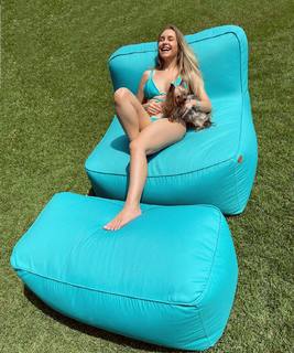 Carla Diaz feet photo thumbnail