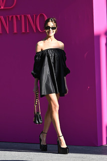 Olivia Culpo feet photo thumbnail