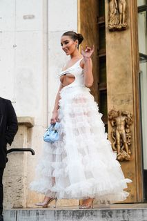 Olivia Culpo feet photo thumbnail