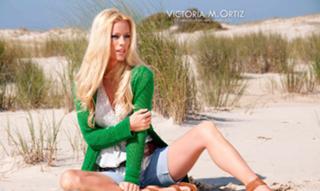 Nicole Neumann feet photo thumbnail