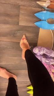 Daniela Katzenberger feet photo thumbnail