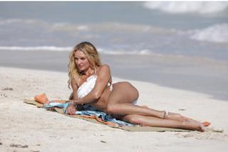 Candice Swanepoel feet photo thumbnail