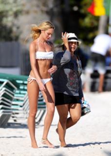 Candice Swanepoel feet photo thumbnail