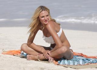 Candice Swanepoel feet photo thumbnail