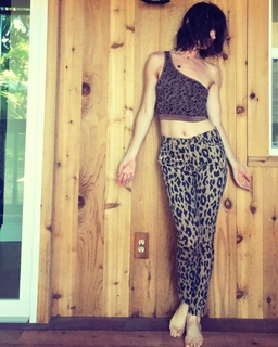 Juliette Lewis feet photo thumbnail