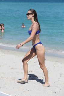 Nina Agdal feet photo thumbnail