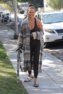 Chrissy Teigen feet photo thumbnail