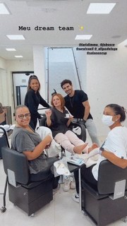 Larissa Manoela feet photo thumbnail