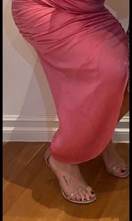 Selena Gomez feet photo thumbnail