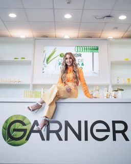 Carla Diaz feet photo thumbnail