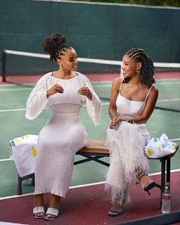 Halle Bailey feet photo thumbnail