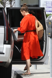 Jennifer Lopez feet photo thumbnail