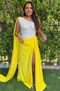 Mindy Kaling feet photo thumbnail