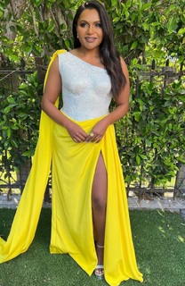 Mindy Kaling feet photo thumbnail