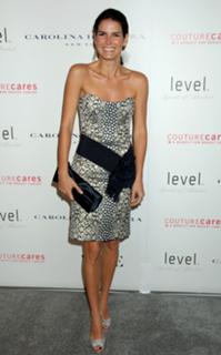 Angie Harmon feet photo thumbnail