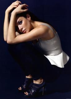 Anna Friel feet photo thumbnail
